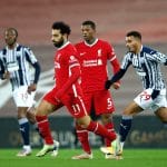 Penyerang Liverpool Mohamed Salah dikawan pemain West Bromwic di pekan ke-15 Liga Inggris, Boxing Day, Minggu dini hari WIB. (Twitter@LFC)