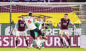 Hasil Liga Inggris MU puncaki klasemen Liga Inggris setelah menang 1-0 atas Burnley di pekan ke-17 LIga Inggris, Rabu dini hari WIB. (Twitter@brfootball)