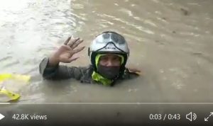 Banjir kepung Semarang, Jawa Tengah. 10 kecamatan terendam, bandara ditutup. Polisi sebut ketinggian air mencapai 1,5 meter. (twitter.com)