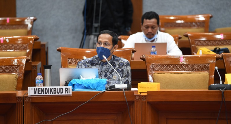 Menteri Pendidikan dan Kebudayaan (Mendikbud) Nadiem Makarim rapat kerja dengan DPR RI Komisi X.(foto: kemdikbud.go.id)