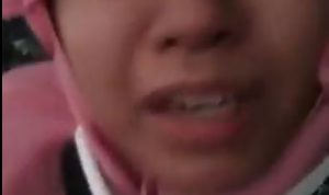 Video seorang warga Sumedang meminta tolong karena terjebak banjir di dalam rumahnya. (tangkaplayar Twitter)