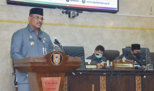 Pj Gubernur Kalsel Safrizal menyampaikan LPJ Gubernur Kalsel 2020 di Rapat Paripura DPRD Kalsel, 29 Maret 2021. (hms DPRD Kalsel)