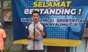 Bupati Banjar Saidi Mansyur saat membuka kejuaraan tenis intern Basundang di Martapura, Jumat (2 4 2021) (MC Banjar)