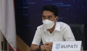 Bupati Banjar Saidi Mansyur saat mengikuti Peringatan OTDA virtual di Martapura, Senin (26 4 2021) (MC Banjar)