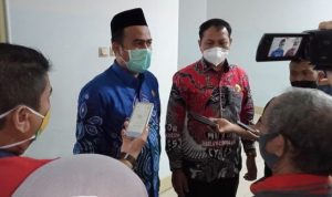 Wakil Ketua DPRD Tabalong Habib Muhammad Taufani dan rombongan DPRD Tabalong saat diwawancari wartawan usai bertemu jajaran Komisi III DPRD Kalsel, Selasa (27 4 2021). (Humas DPRD Kalsel)