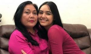 Artis Peran Amanda Manopo bersama sang ibu Henny Manopo. (foto instagram)