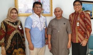 Bupati HSU H Abdul Wahid menerima kunjungan Dirut Bank Kalsel H Agus Syabarrudin. (hms Pemda HSU)