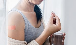 Ilustrasi minum paracetamol setelah vaksin Covid-1