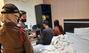 Petugas dari Satpol PP Kota Pekanbaru