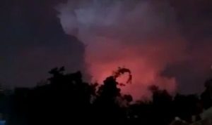 Potongan video viral Penampakan langit merah di puncak Gunung Welirang(istimewa)
