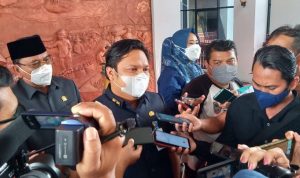 Sekda Kalsel Roy Rizali Anwar minta SKPD Optimalkan RPJMD 20221-2026 pada Rapat Paripurna di DPRD Kalsel, Senin (13122021). (Kalimantanlive.com Eep)