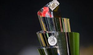 Trofi UEFA Nations League dipajang pada pertandingan Italia vs Portugal di San Siro, 17 November 2018