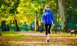 Jalan kaki merupakan salah satu aktivitas fisik