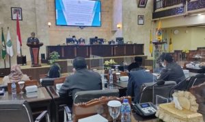 Ketua Pansus II DPRD Kalsel Imam Suprastowo manyampaikan laporan pembahasan RPJMD Pemprov Kalsel 2021-2026, Rabu (2612022). (Foto Antara Syamsuddin Hasan)
