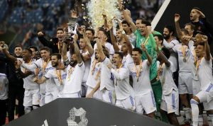 Momen skuad Real Madrid merayakan gelar juara Piala Super Spanyol di King Fahd International Stadium