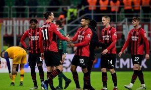 Penyerang AC Milan, Zlatan Ibrahimovic, merayakan kemenangan 3-1