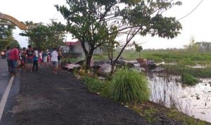 Puing-puing kebakaran yang menimpa kediaman Haryanto