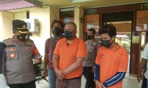 kedua pelaku jambret, saat diamankan di Polsekta Banjarmasin Selatan