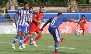 Aksi pada laga Liga 1 2021-2022 antara Persija Jakarta