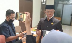 Anggota Komisi II DPRD Kalsel Yani Hemi minta Tim Percepatan Penambahan Modal Bank Kalsel bergerak cepat penuhi MIM RP 3 Triliun. (Kalimantanlive.com eep)