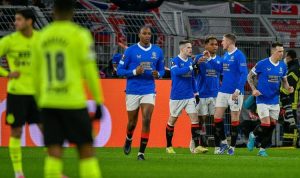 Gelandang Rangers John Lundstram