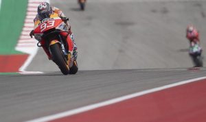Pebalap Repsol Honda Marc Marquez (Spanyol) melaju lurus pada MotoGP America di Circuit Of The Americas COTA. Latihan bebas pada 1 Oktober 2021 di Austin, Texas
