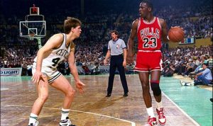 Michael Jordan dengan sepatunya pada `awal karir di NBA