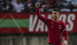 Penyerang Portugal Cristiano Ronaldo setelah mencetak gol pembuka ke gawang Qatar dalam laga uji coba di Estadio Algarve, Faro-Loule