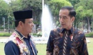 Presiden Joko Widodo saat berbincang dengan Gubernur Kalimantan Selatan, H Sahbirin Noor.