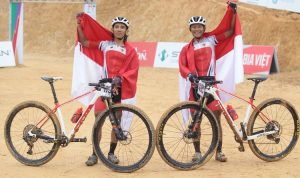Atlet balap sepeda Indonesia, Zainal Fanani dan Ihza Muhammad, menyumbang emas dan perak di nomor MTB-Cross Country Olympic (XCO)