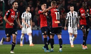 Para pemain Genoa merayakan gol ke gawang Juventus dalam laga lanjutan Liga Italia 2021-2022