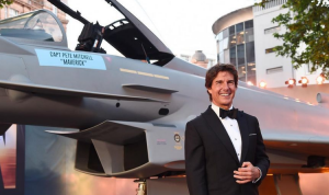 Tom Cruise ketika menghadiri premied film terbarunya, Top Gun