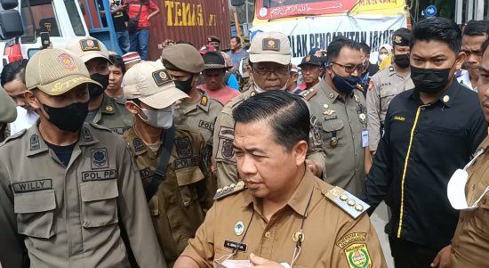 wali kota unjuk rasa