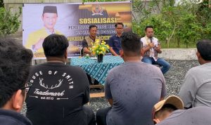 Wakil Ketua Komisi II DPRD Kalsel Yani Helmi saat melakukan Wasbang di Desa Sarigadung Tanah Bumbu. (Humas DPRD Kalsel)