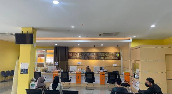 Suasana pelayanan Laboratorium Kesehatan (Labkes) Provinsi Kalimantan Selatan