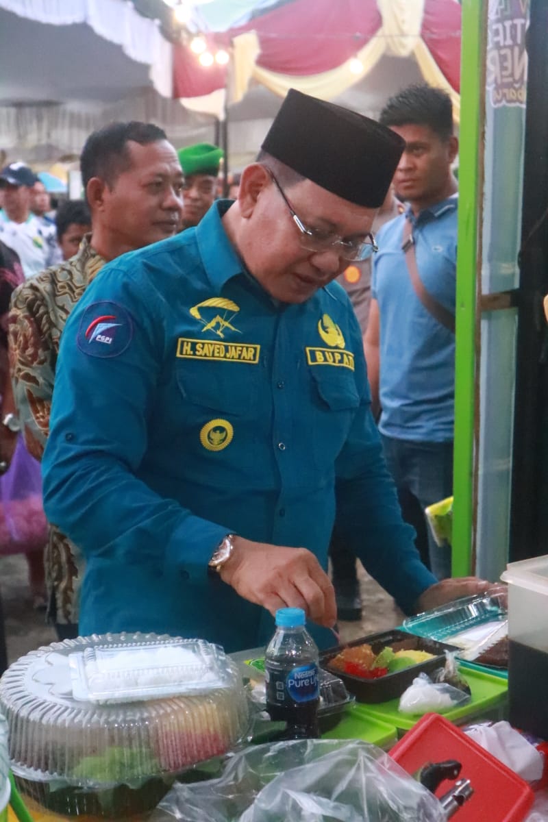 Bupati Kotabaru Sayed Jafare menghadiri Festival Kuliner, Minggu (26/2/2023). Kalimantan live.com/Siti Rahmah)
