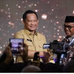 Pemkab Balangan menerima Penghargaan UHC Tahun 2023 dari Wapres Maruf Amin diwakili Mendagri Tito Karnavian yang diterima Asisten 1 H Gazali Al-Fatah mewakili Bupati Balangan di Jakarta. (Kalimantanlive.com/Kamil)