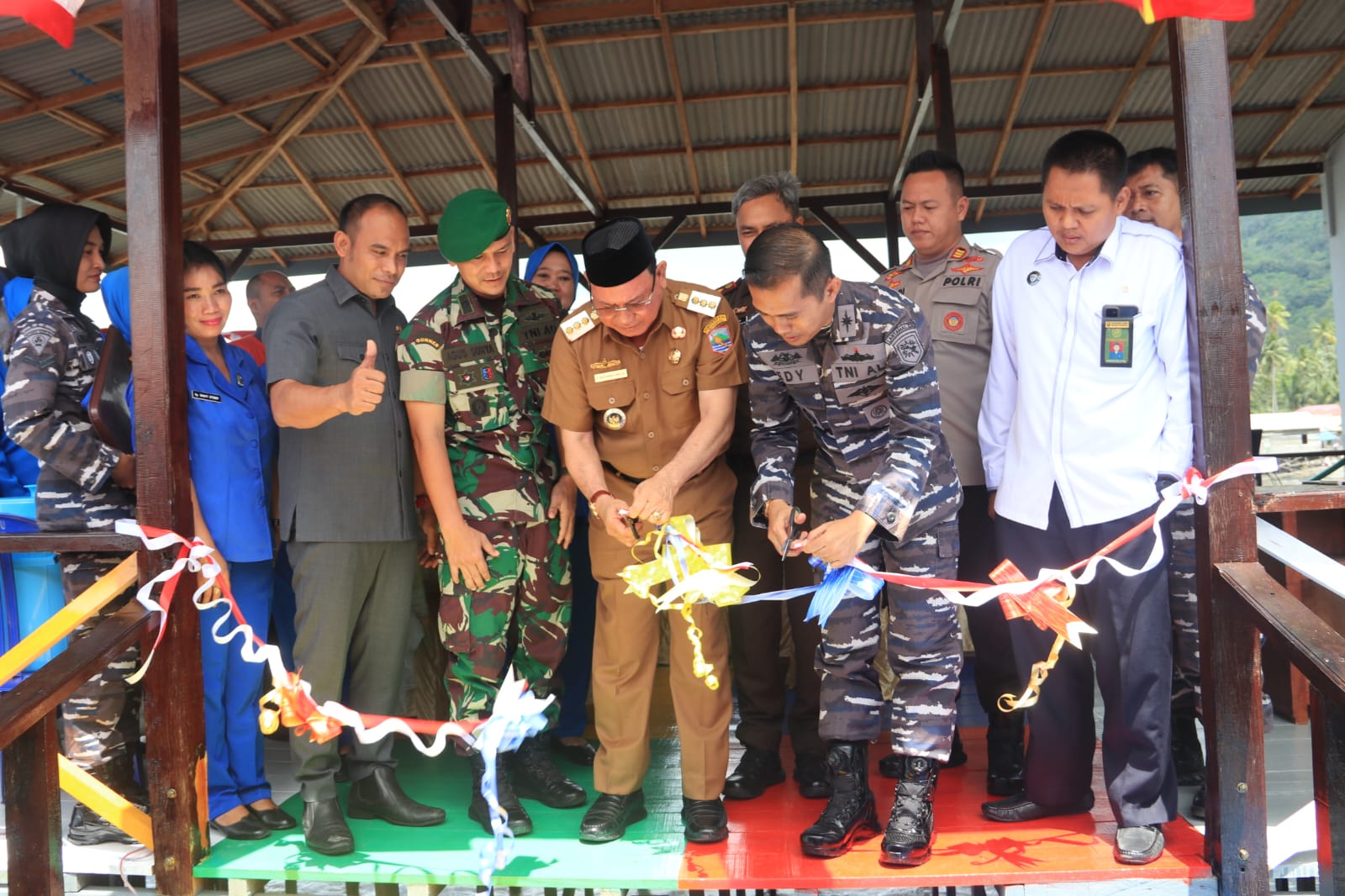 Desa Sarang Tiung Kecamatan Pulau Laut Sigam menyandang status baru sebagai Kampung Bahari Nusantara (KBN), setelah diresmikan oleh Bupati Kotabaru H. Sayed Jafar Al Idrus, SH, Senin (15/05/23). (Kalimantanlive.com/Siti Rahmah)