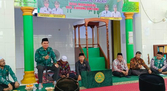 Bupati Tanah Bumbu Abah Zairullah Azhar silaturahmi sekaligus meninjau progres program Satu Desa Satu Masjid ( 1D1M) binaan SKPD Lingkup Pemkab Tanah Bumbu, Kamis (11/5/2023). Kalimantanlive.com/Desy