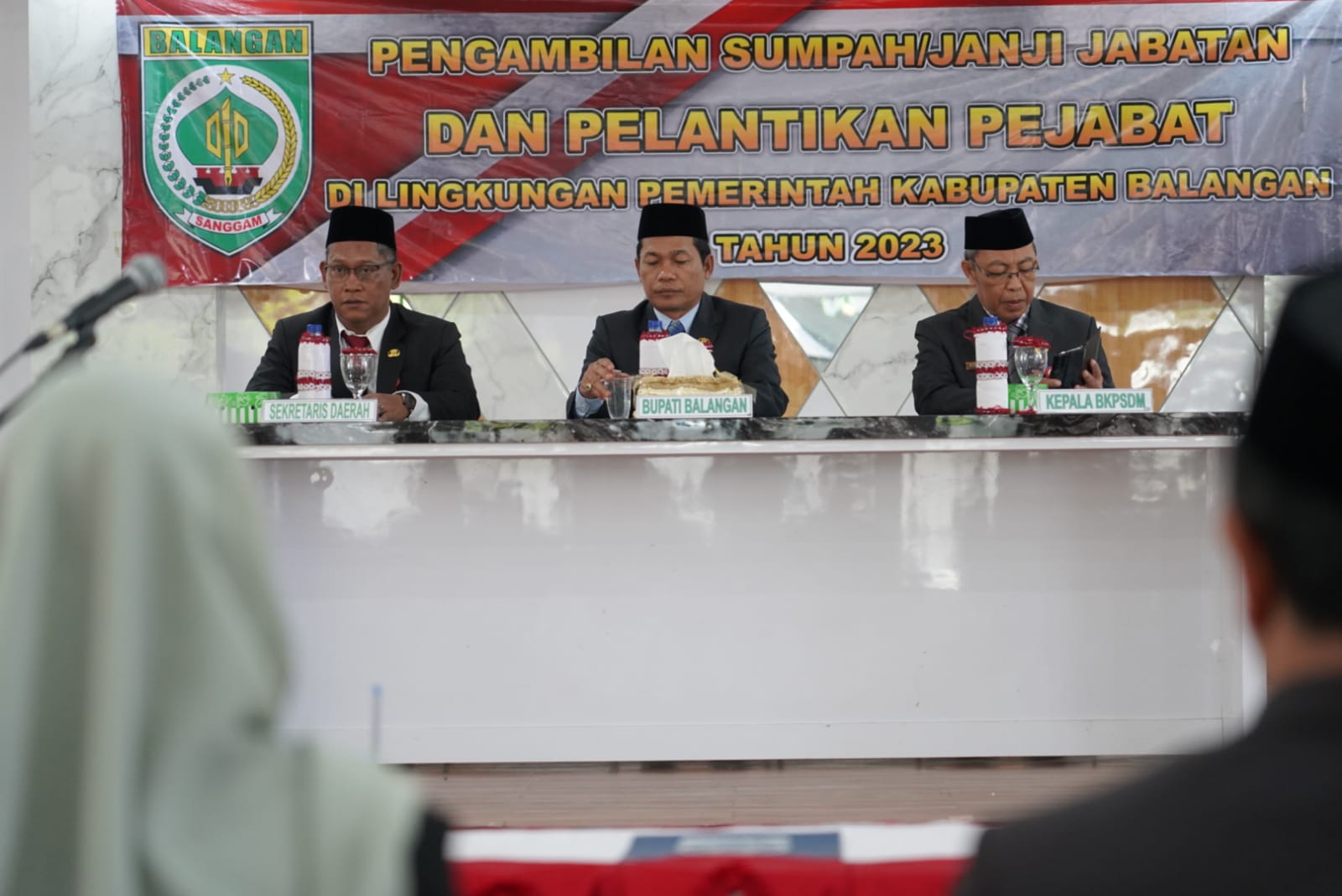 Bupati Balangan, H. Abdul Hadi lantik 3 orang pejabat di lingkungan Kabupaten Balangan pada Senin (29/5/2023) di Aula Mayang Maurai Komplek Garuda Maharam, Kecamatan Paringin. (Kalimantanlive.com/Kamil)