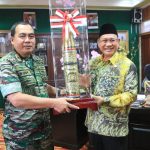 Komandan Korem (Danrem) 101 Antasari Brigjen TNI Rudi Puruwito, SE. MM berpamitan dengam Bupati Kotabaru H. Sayed Jafar Al Idrus, SH di ruang kerjanya, Jum'at (26/05/23). (Kalimantanlive.com).