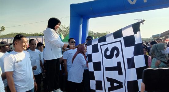 Demi memperingati hari Buruh Internasional atau May Day, Kabupaten Balangan menggelar jalan santai. (KalimantanLive.com/Kamil)