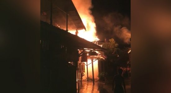 Ilutrasi kebakaran. Kebakaran menghanguskan 2 buah rumah di Jalan Pramuka, tepat di belakang Kantor Keluruhan Pengambangan RT 12, Kecamatan Banjarmasin Timur, Kota Banjarmasin, Selasa (1/7/23) sekitar pukul 08.00 Wita. (Kalimntanlive.com/Ilham)