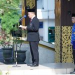 Sekdako Banjarmasin Ikhsan Budiman Pimpin Upacara HUT Ke 74 Tentara ALRI Divisi IV. (Kalimantanlive.com/Humas Kominfo Bjm)