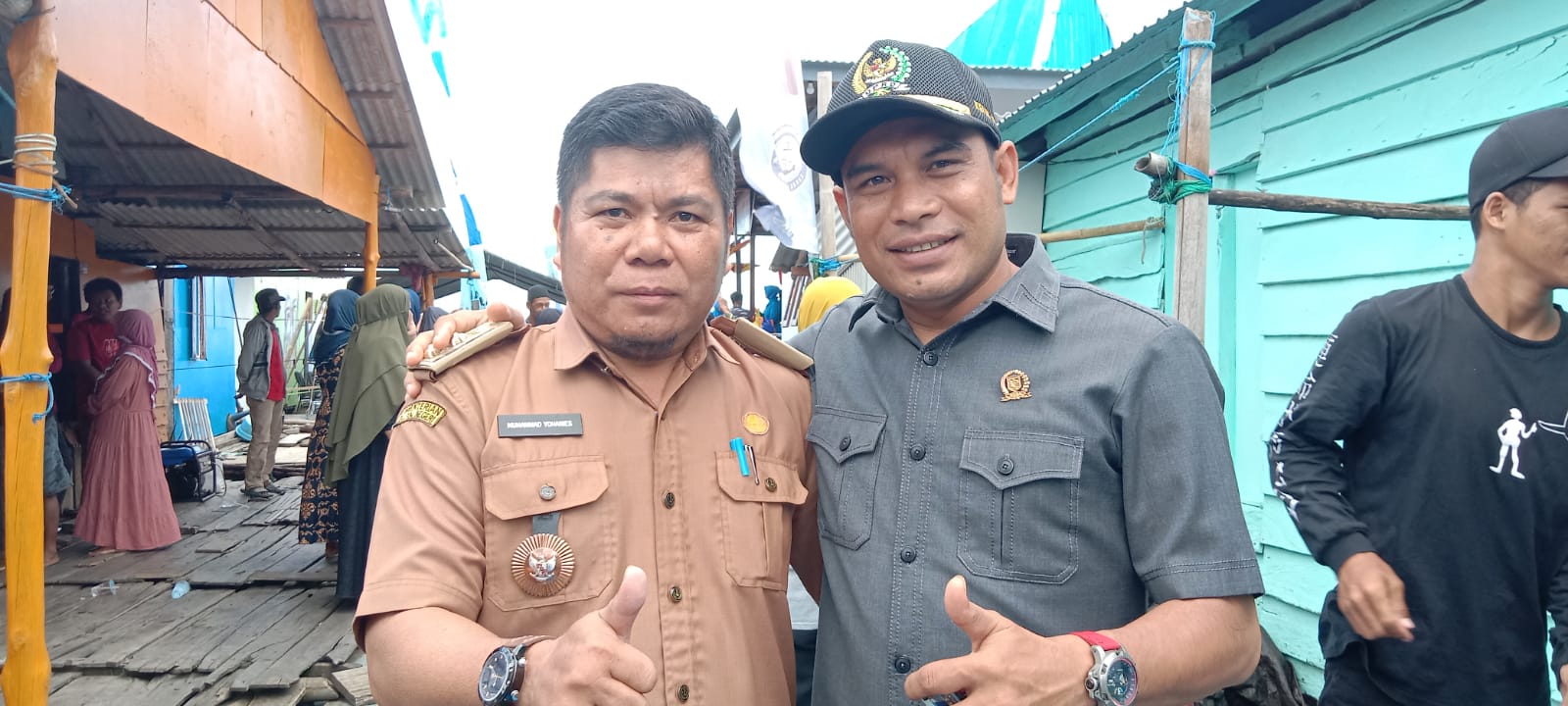 Kepala Desa Sarang Tiung Kabupaten Kotabaru M. Yohanies dan Ketua DPRD kabupaten Kotabaru Syairi Mukhlis (Kalimantanlive.com/Siti Rahmah)