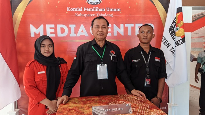 Ketua DPC PDI Perjuangan Tabalong, Supoyo usai melakukan pendaftaran Bakal Calon Legislatif (Bacaleg) di Kantor KPU Tabalong, Kamis (11/05/2023). Kalimantanlive.com/A. Hidayat