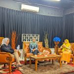 Kalimantanlive.com/Ilham Kepala Diskominfotik, Windiasti Kartika bersama Kepala Bidang Informasi Administrasi Kependudukan Disdukcapil Kota Banjarmasin, Fakhriawaty pada talkshow kegiatan TV dengan mengangkat tema 'Super Apps Banjarmasin Pintar Sebagai Upaya Digitalisasi Pelayanan Masyarakat Dalam Satu Genggaman', Jumat (19/5/23) malam