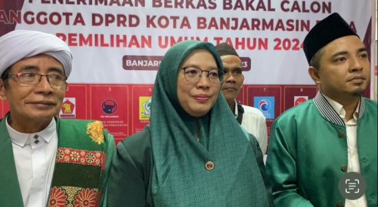 Partai Kebangkitan Bangsa (PKB) saat mendaftar pencalonan legislatif DPRD Kota Banjarmasin oleh sejumlah fraksi partainya ke KPU, Sabtu (13/5/23) siang. Kalimantanlive.com/Ilham