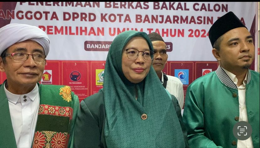 Partai Kebangkitan Bangsa (PKB) saat mendaftar pencalonan legislatif DPRD Kota Banjarmasin oleh sejumlah fraksi partainya ke KPU, Sabtu (13/5/23) siang. Kalimantanlive.com/Ilham