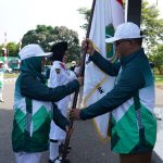 sekda balangan Kegiatan pelepasan kontingan Pekan Olahraga Pelajar Daerah (POPDA) Kabupaten Balangan dilepas oleh Sekretaris Daerah Kabupaten Balangan, H. Sutikno pada Senin (22/5/2023) di depan Kantor Bupati Balangan didampingi beberapa pejabat Kabupaten Balangan. (Kalimantanlive.com/ Kamil)